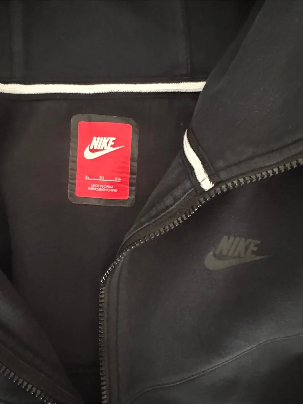 Nike Men's Black Full-Zip Hooded Jacket with Subtle Logo